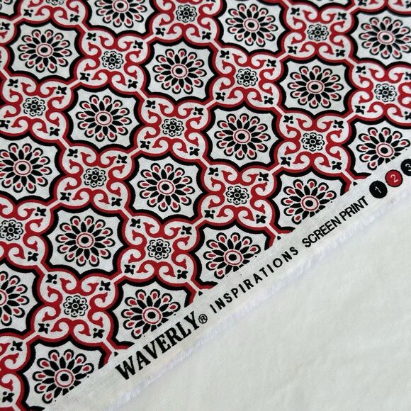 Red Blossom Lattice Floral Print Fabric 100% COTTON QUILTING FABRIC BTHY - Picture 3 of 3